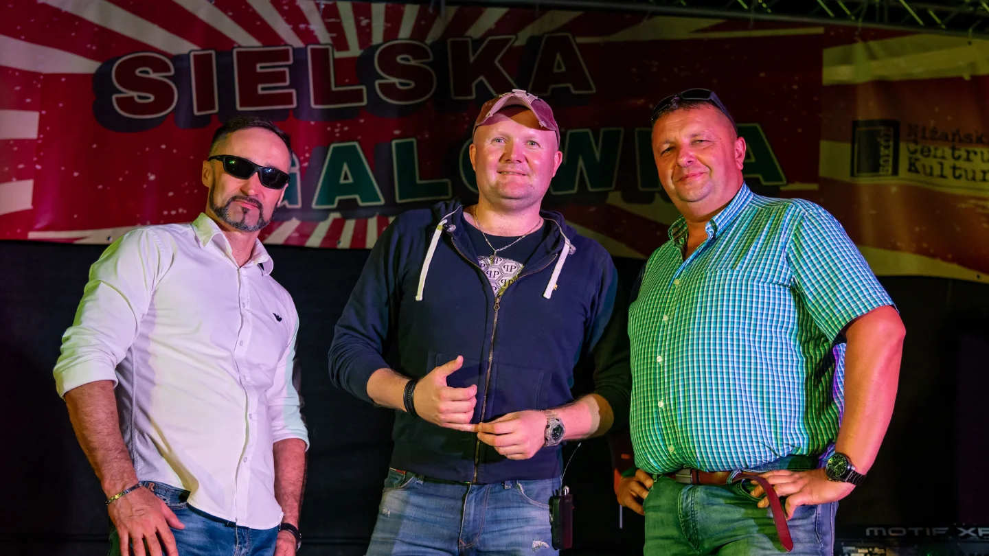 Członkowie zespołu Stylovi przed Centrum Kultury w Nisku, w oczekiwaniu na koncert zespołu Stylovi.